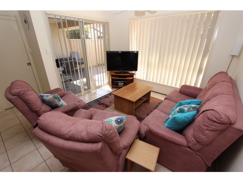 2/69-71 Crowdy Street, Harrington NSW 2427