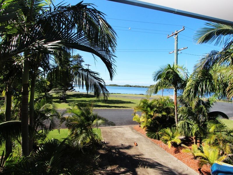 2 River Street, Harrington NSW 2427