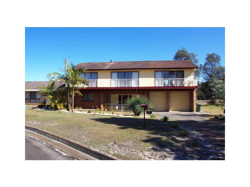 1 BOGANGATE PLACE, Harrington NSW 2427