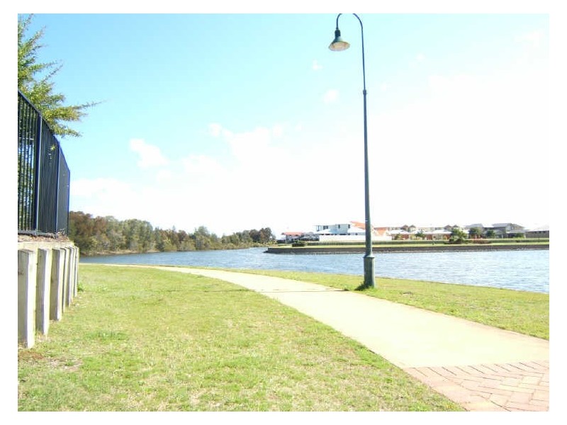 2/27-29 Sovereign Avenue, Harrington NSW 2427