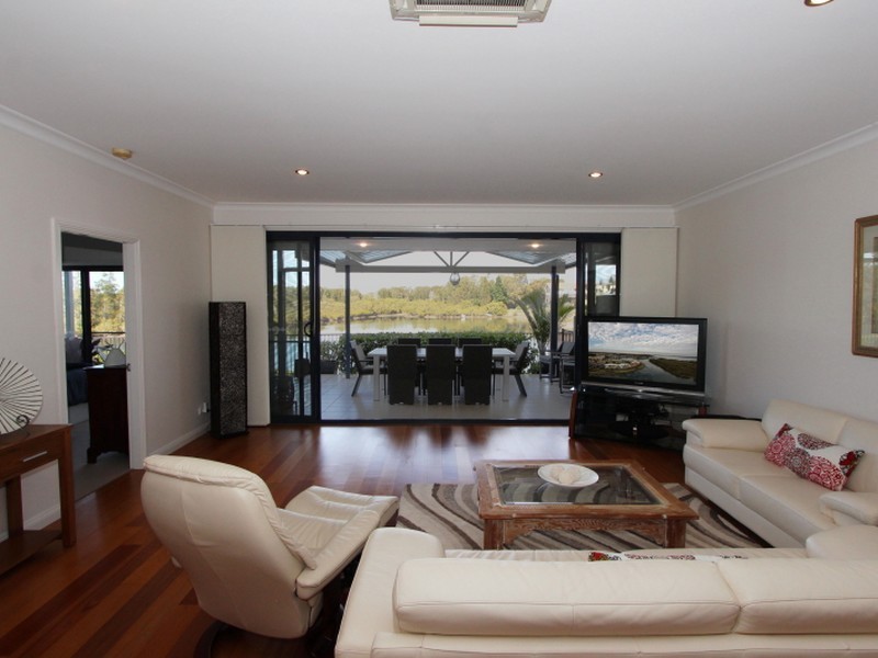 2/5 Ulmurra Close, Harrington NSW 2427