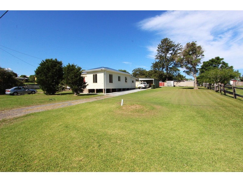 17 Petrie Street, Coopernook NSW 2426