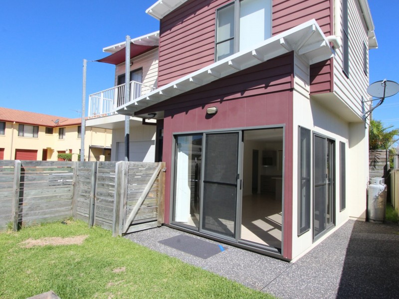 2/45 Beach Street, Harrington NSW 2427