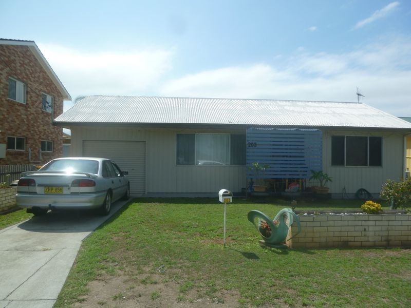 203 Beach Street, Harrington NSW 2427