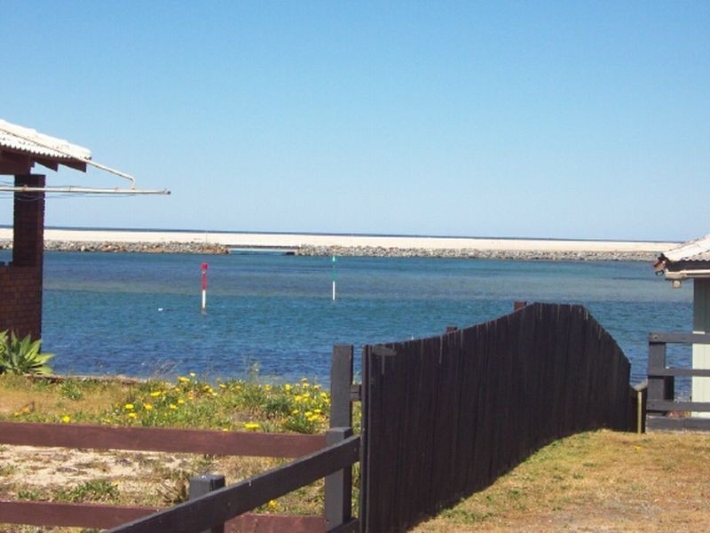 2/42 Beach St, Harrington NSW 2427