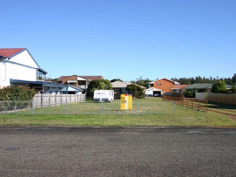 6 Glacken Street, Harrington NSW 2427
