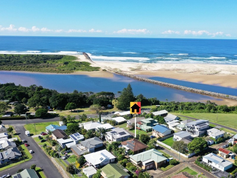 9 Church Street, Harrington NSW 2427