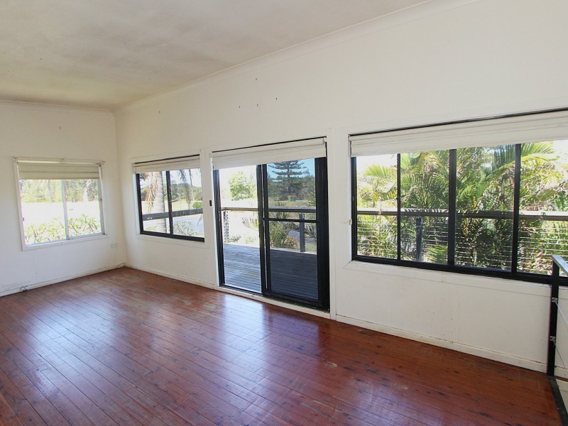 211 Beach Street, Harrington NSW 2427