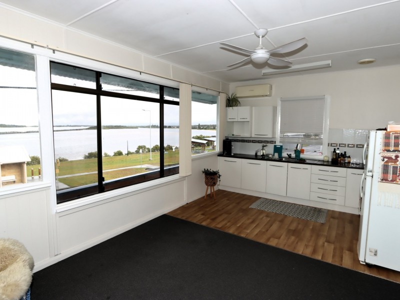 Unit 2/15-19 Beach Street, Harrington NSW 2427