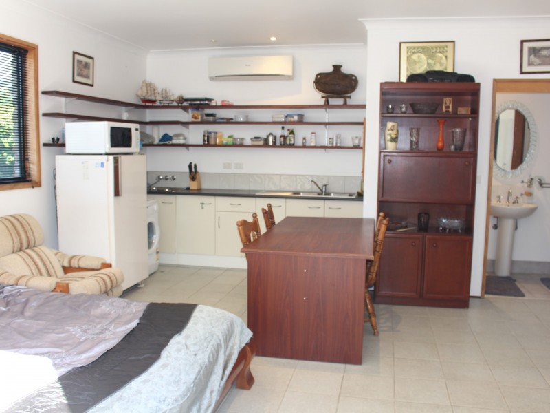 6 Ruby Place, Green Point NSW 2251
