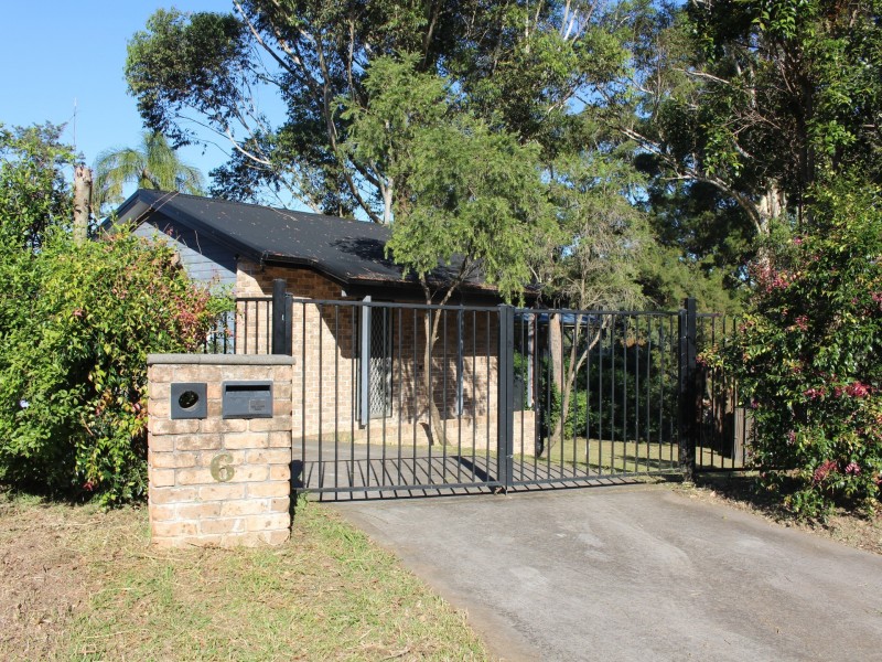 6 Ruby Place, Green Point NSW 2251