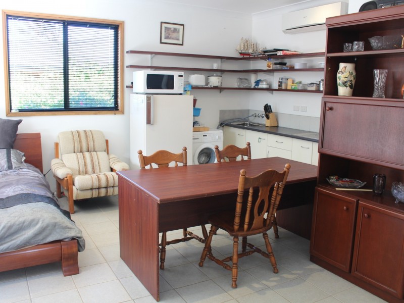 6 Ruby Place, Green Point NSW 2251