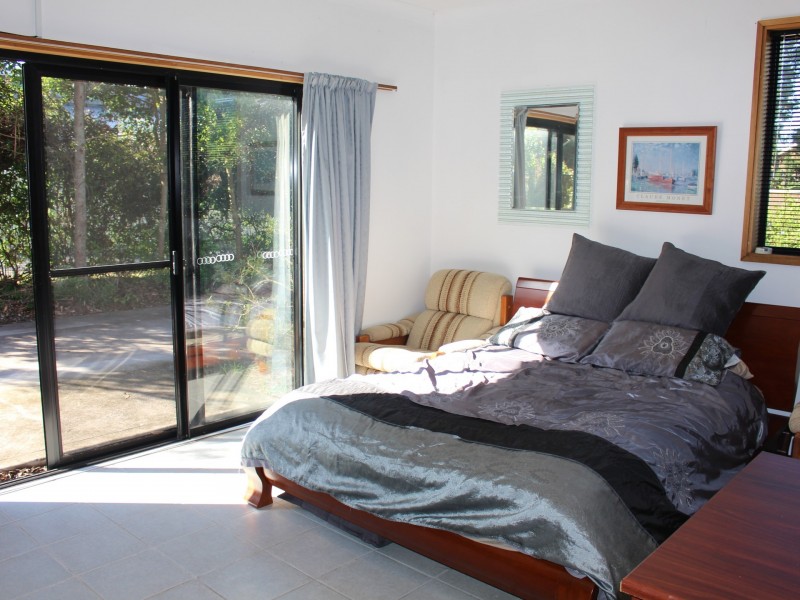 6 Ruby Place, Green Point NSW 2251