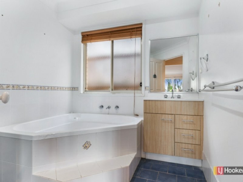 72 Henzel Road, Green Point NSW 2251