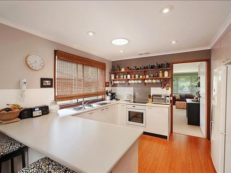 10 Camden Close, Point Clare NSW 2250