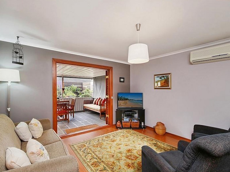 10 Camden Close, Point Clare NSW 2250