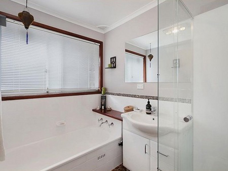 10 Camden Close, Point Clare NSW 2250