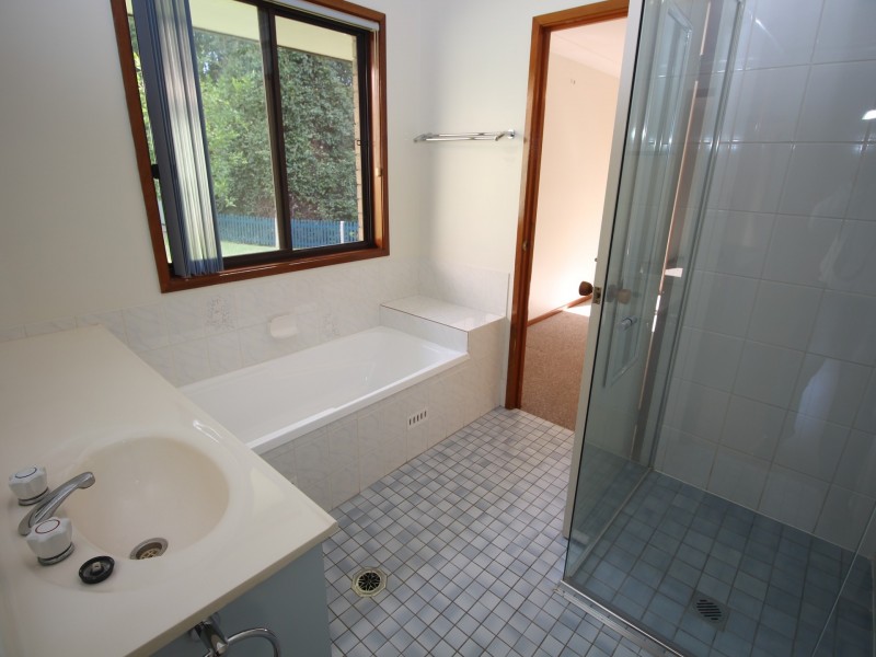 8 Kareel Close, Erina NSW 2250