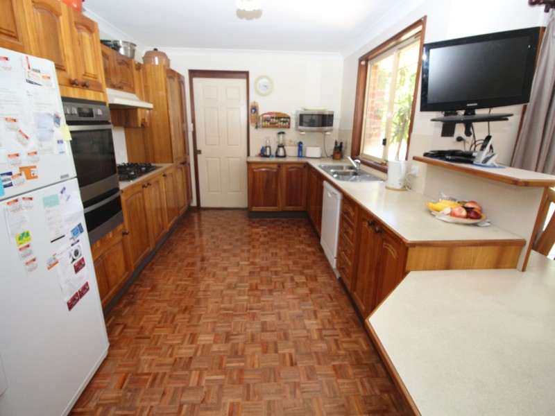 9 Stephen Close, Green Point NSW 2251
