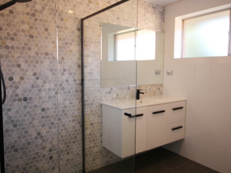 Apartment 2/17A Frederick St, Point Frederick NSW 2250
