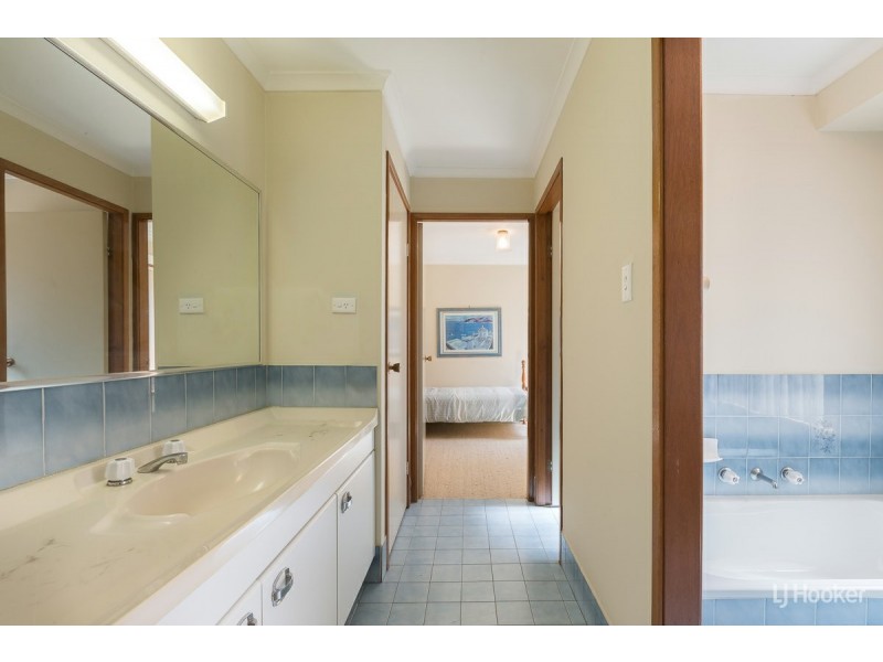 10 James Sea Drive, Green Point NSW 2251