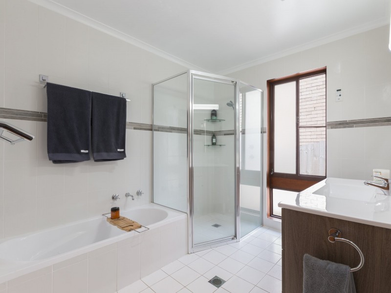 13 Kimberley Ave, Narara NSW 2250