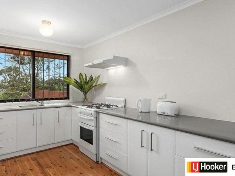 13 Katherine Crescent, Green Point NSW 2251