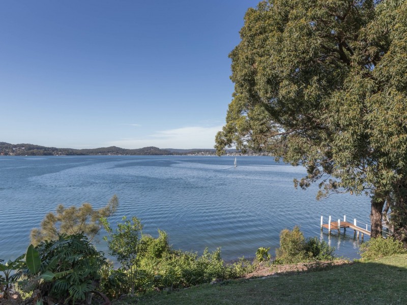 5 Coogee Rd, Point Clare NSW 2250