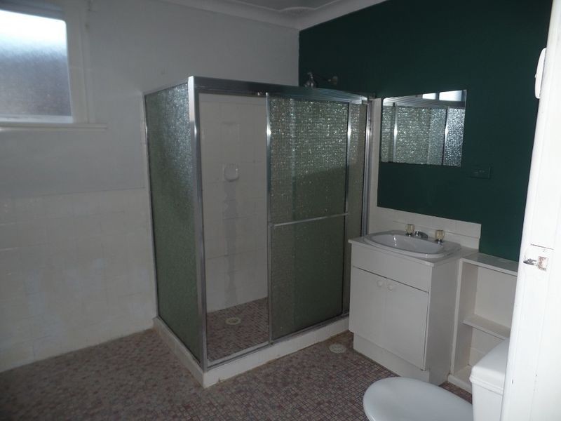 1b Narrawa Ave, Erina NSW 2250