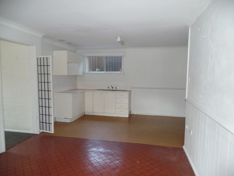 1b Narrawa Ave, Erina NSW 2250