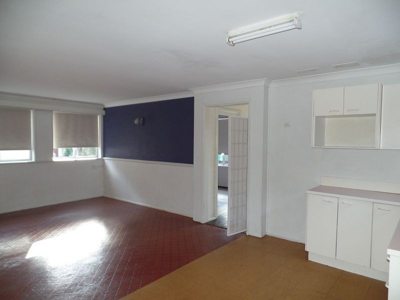 1b Narrawa Ave, Erina NSW 2250