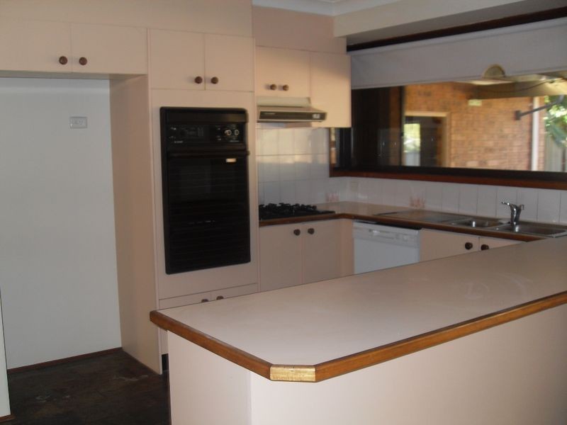 18 White Cedar Close, Green Point NSW 2251