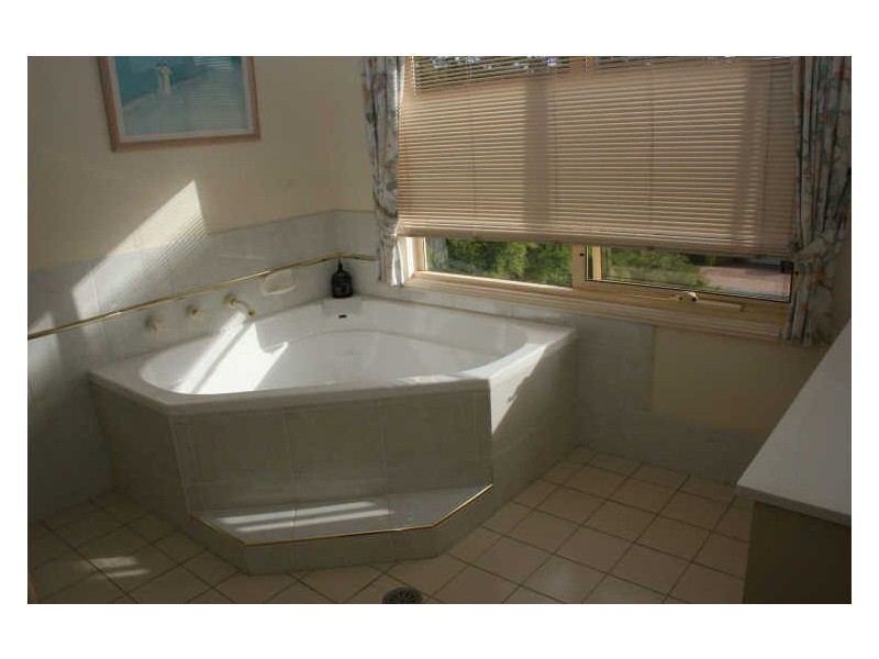 11 Bronzewing Drive, Erina NSW 2250