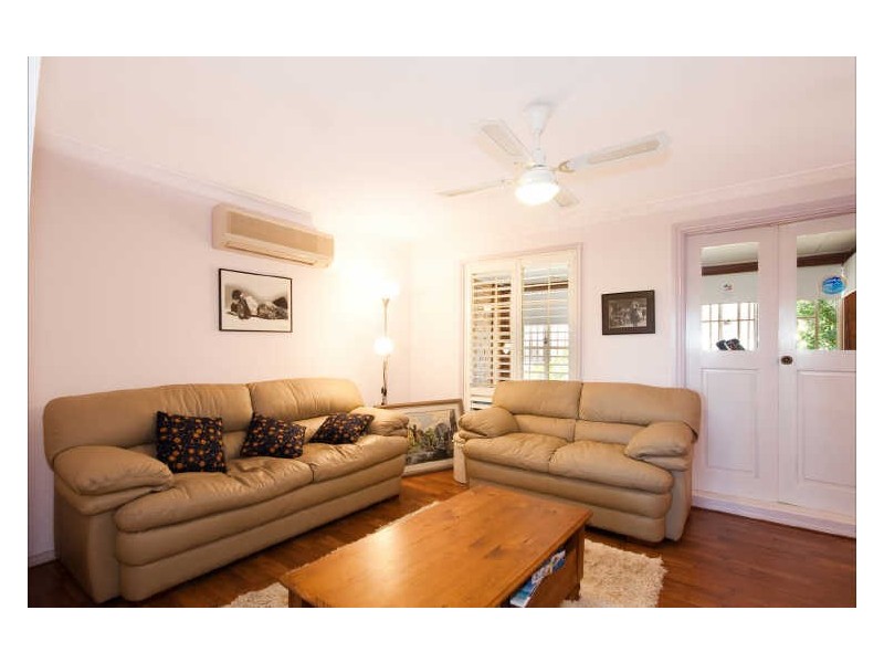 2/7 Bellbrook Cl, Green Point NSW 2251