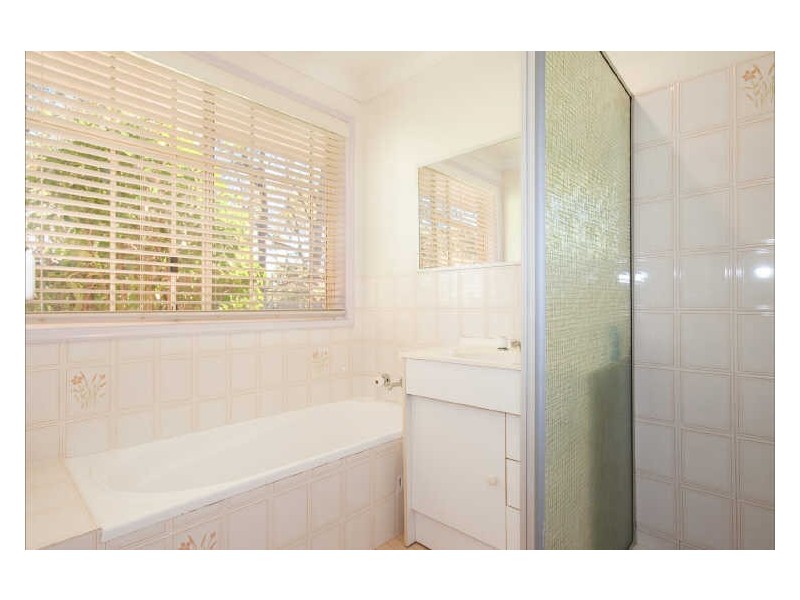 2/7 Bellbrook Cl, Green Point NSW 2251