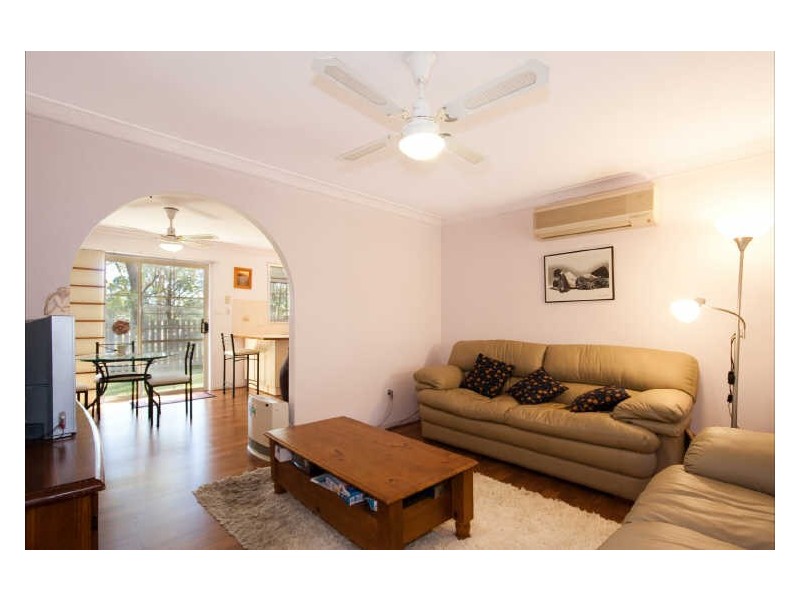 2/7 Bellbrook Cl, Green Point NSW 2251