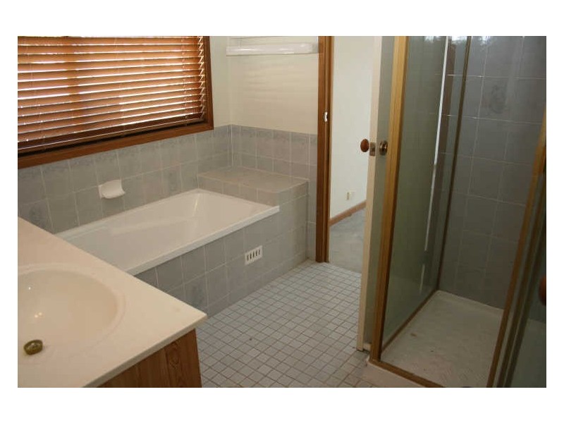 18 Eden Grove, Erina NSW 2250