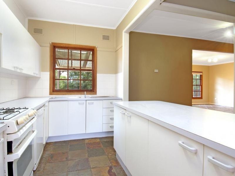 6 Caroline Street, East Gosford NSW 2250