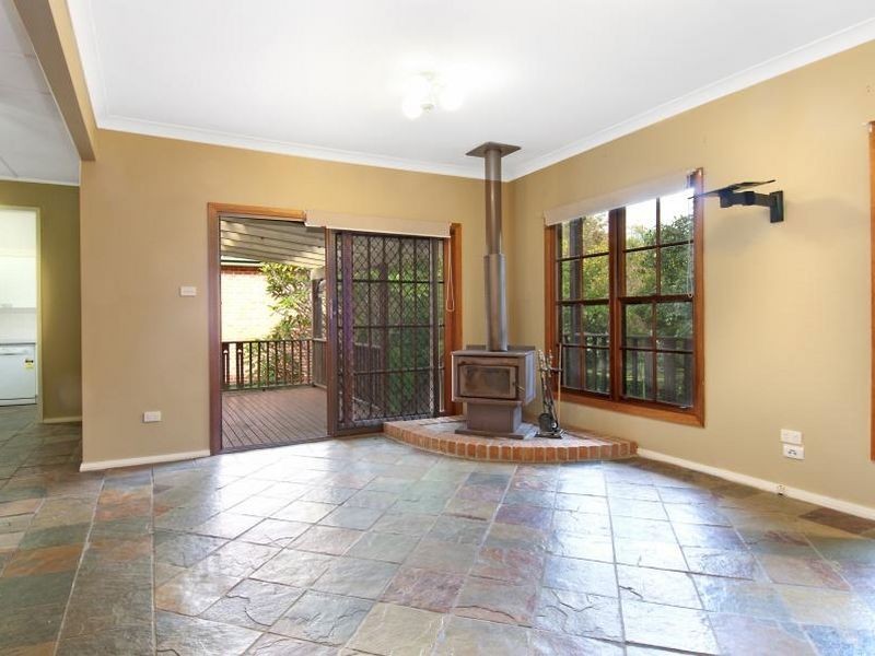 6 Caroline Street, East Gosford NSW 2250