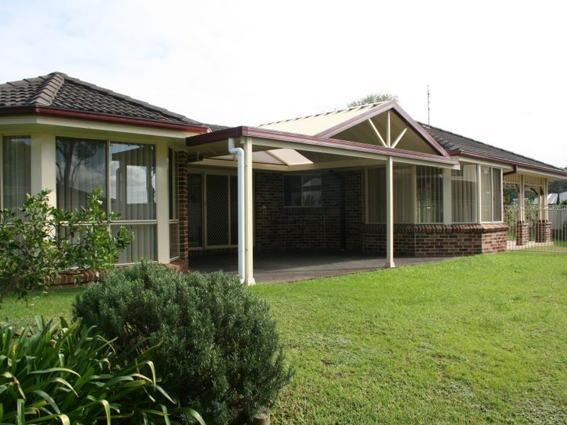 10 Victor Close, Green Point NSW 2251