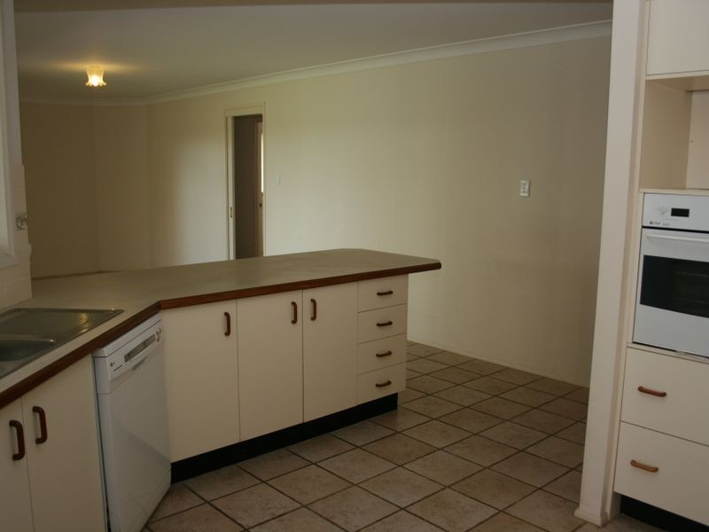 10 Victor Close, Green Point NSW 2251