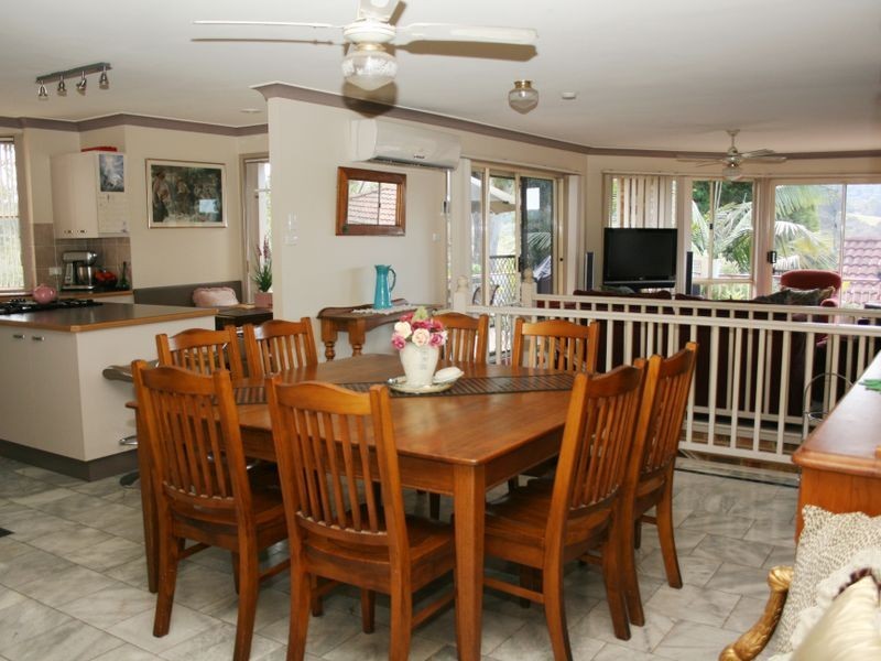 2/6 Dakara Avenue, Erina NSW 2250