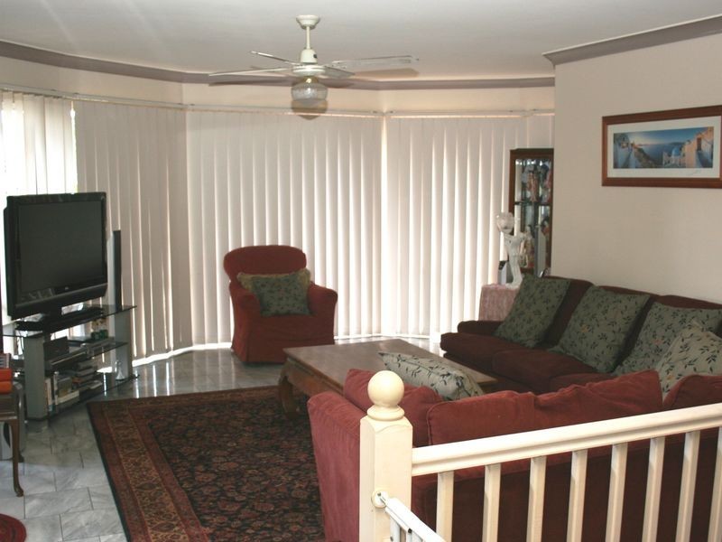 2/6 Dakara Avenue, Erina NSW 2250