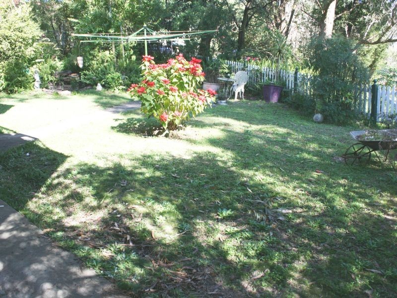 2/6 Dakara Avenue, Erina NSW 2250