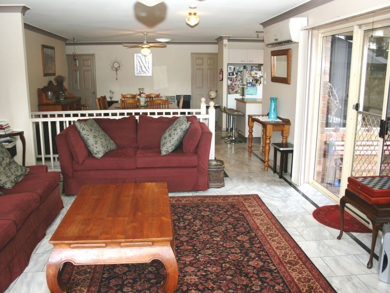 2/6 Dakara Avenue, Erina NSW 2250