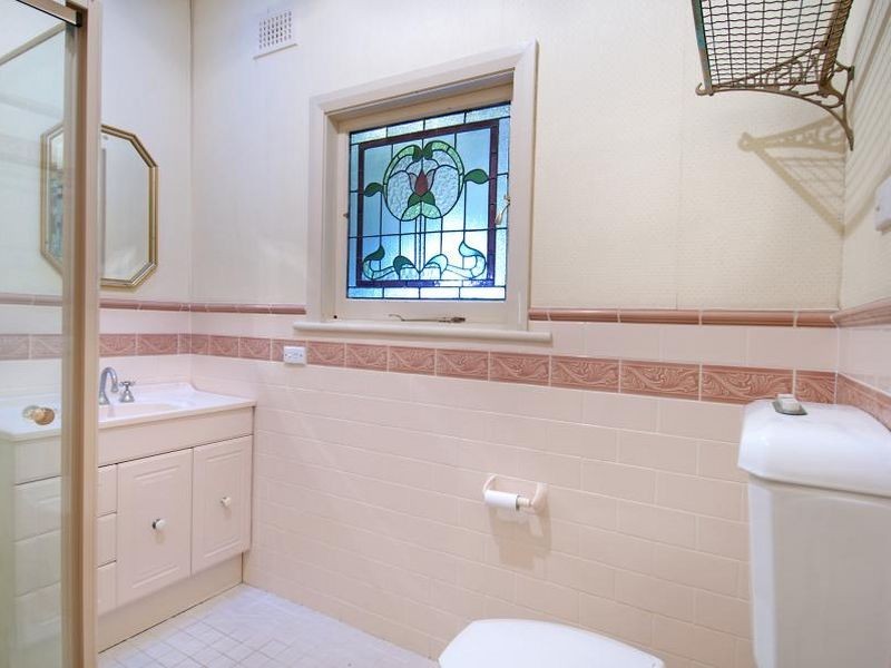 6 Caroline Street, East Gosford NSW 2250