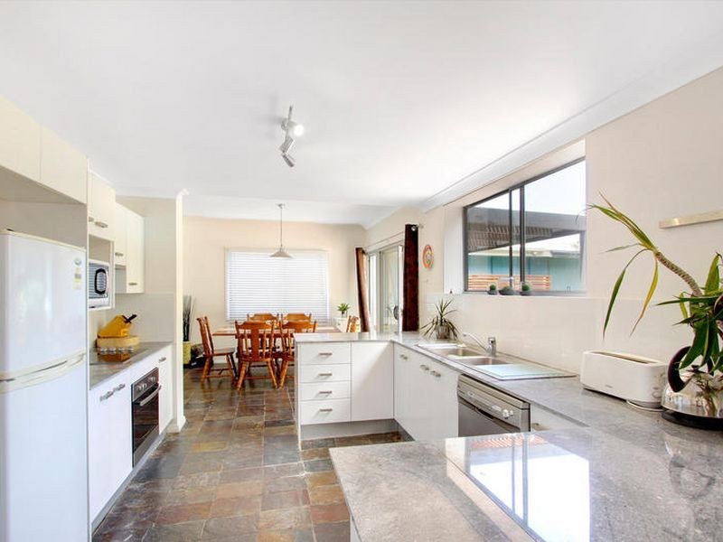 34 Dakara Avenue, Erina NSW 2250