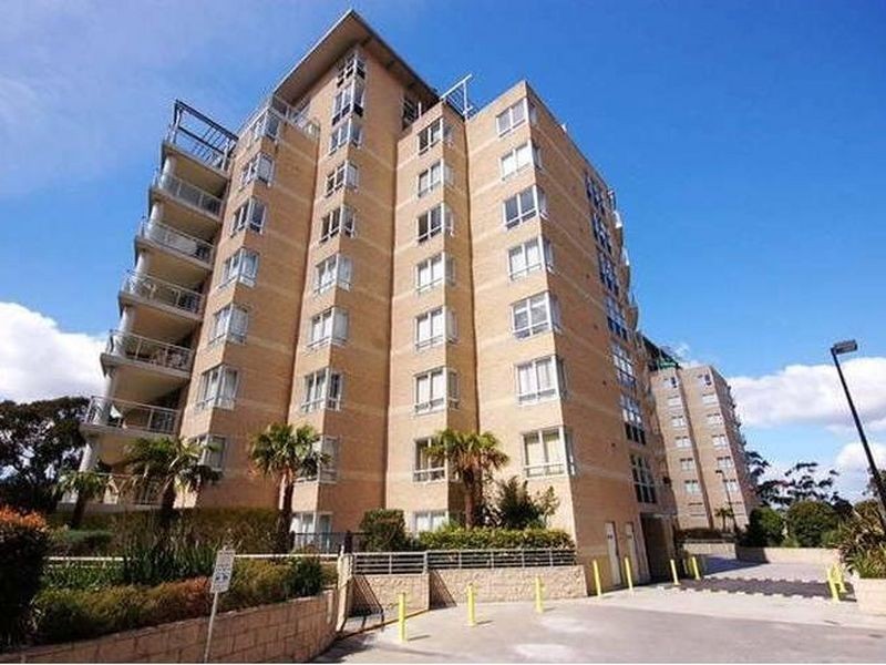215/80 John Whiteway Drive, Gosford NSW 2250