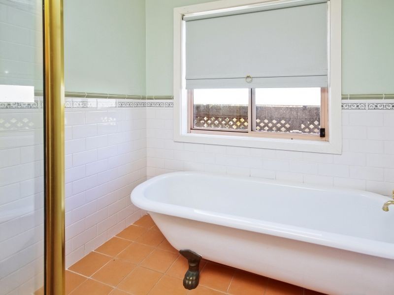 17 Christle Street, Green Point NSW 2251