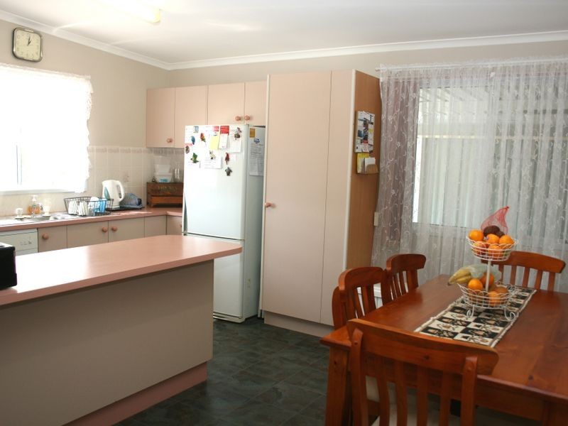 17 Second Avenue Broadlands Estate, Green Point NSW 2251